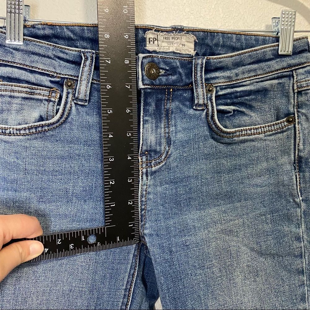 FreePeople Skinny Wash Raw Hem Split Ankle Jean-25 - Picture 4 of 11